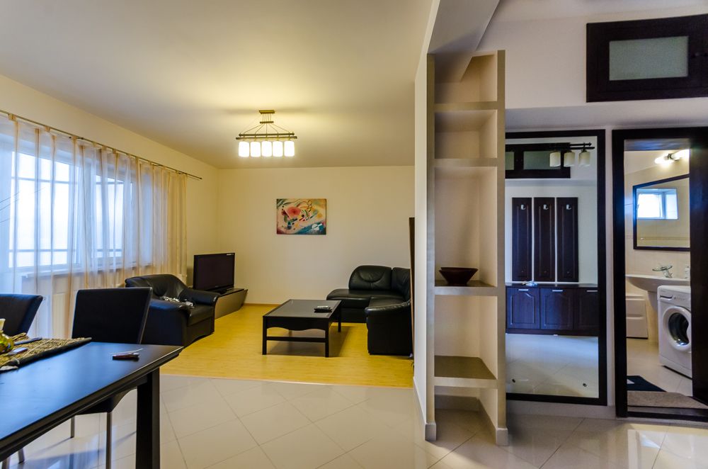 Apartament 3 camere lux singur pe palier zona Strand