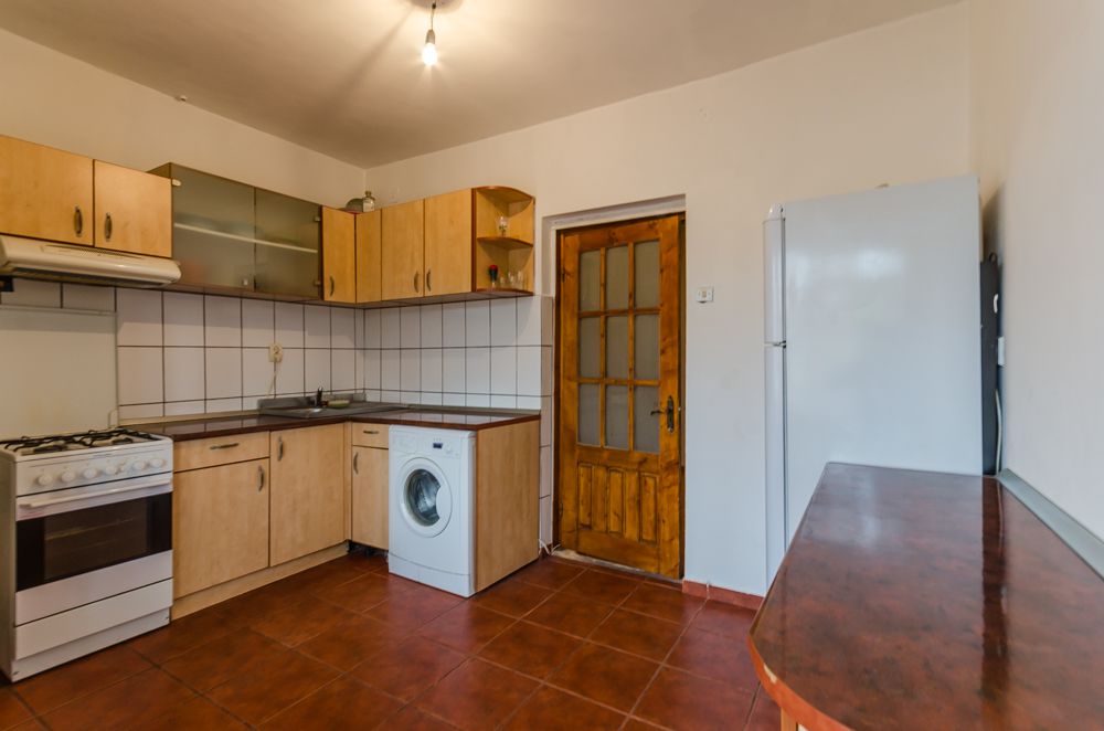 Apartament 4 camere, 2 bai, zona centrala-Polisano