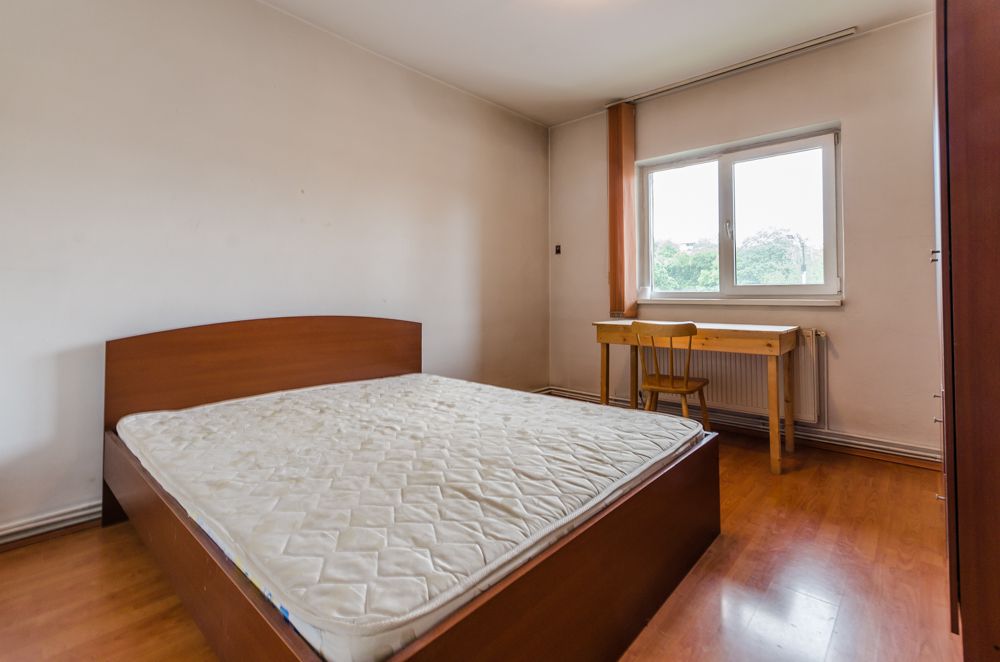 Apartament 4 camere, 2 bai, zona centrala-Polisano