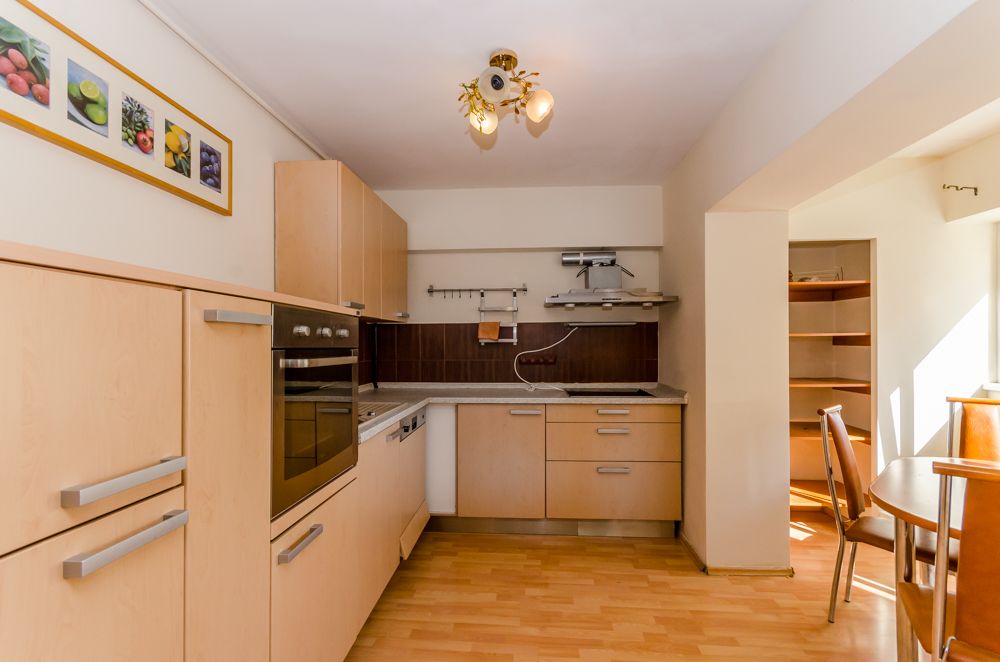 Apartament 4 camere, 2 bai, 84mp, pivnita, et.1, bld. Mihai Viteazu