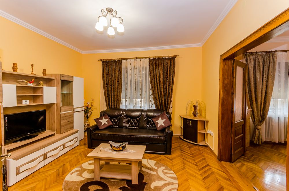 Apartament la casa, curte proprie 90mp, carport, zona Calea Dumbravii
