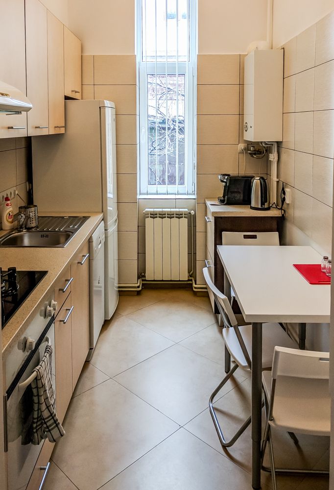 Apartament 2 camere, 37 mp, renovat, Str Constantin Noica(Central)