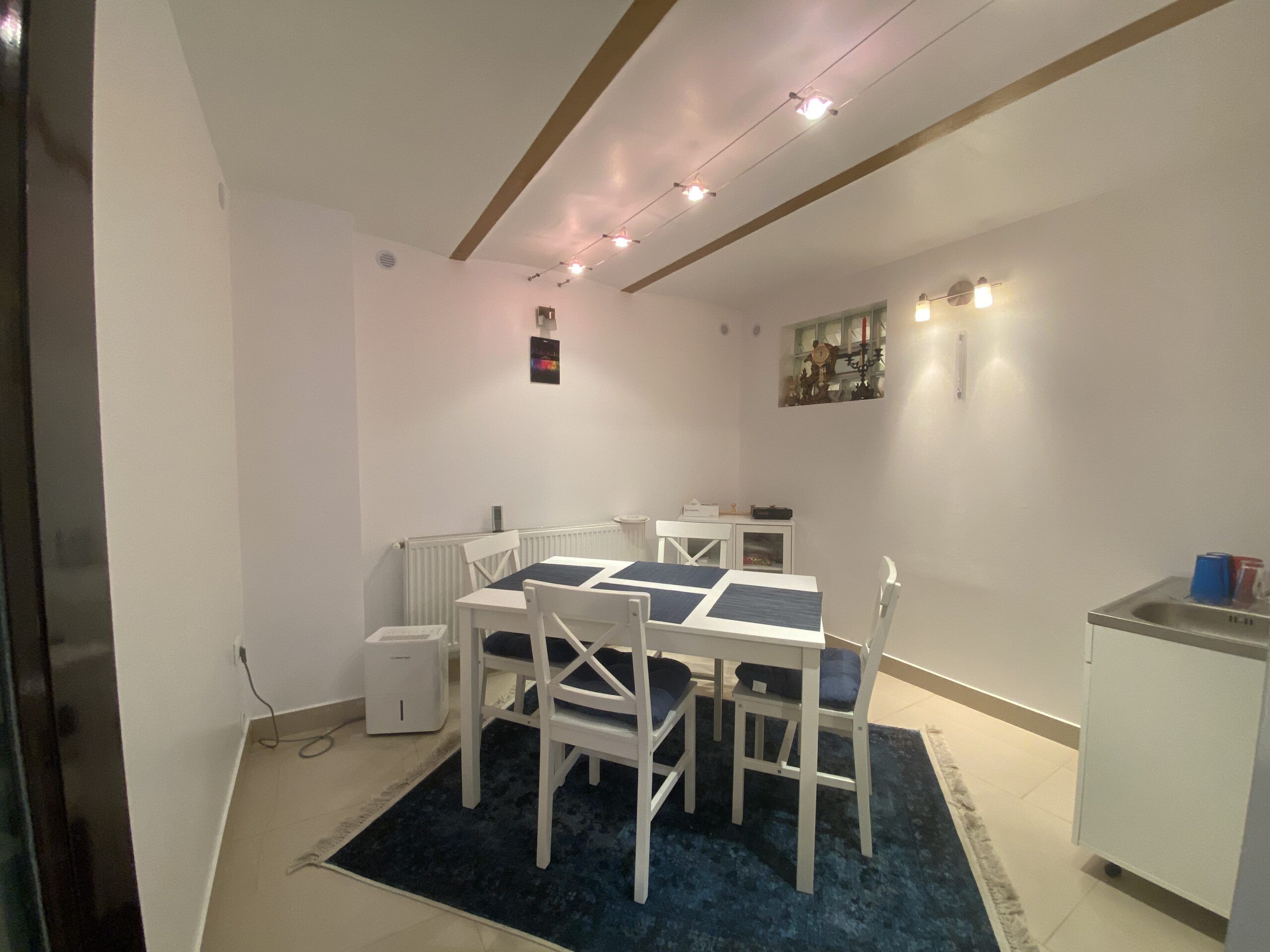 Oferta: doua apartamente renovate si mobilate, 145 mp teren,str Rennes