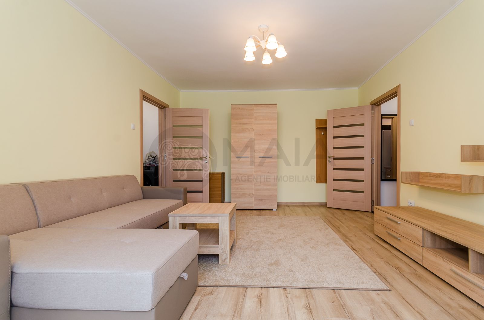 Apartament 2 camere, etaj 1 , renovat complet, zona Mihai Viteazu