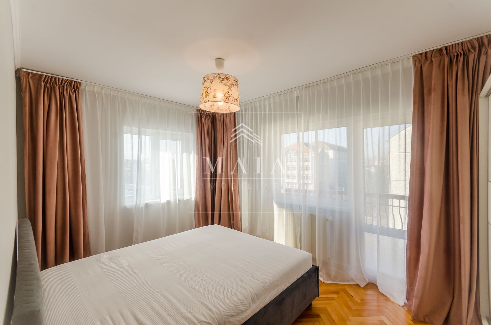 Apartament complet renovat, lift, Bulevardul Victoriei-Parcul Sub Arini