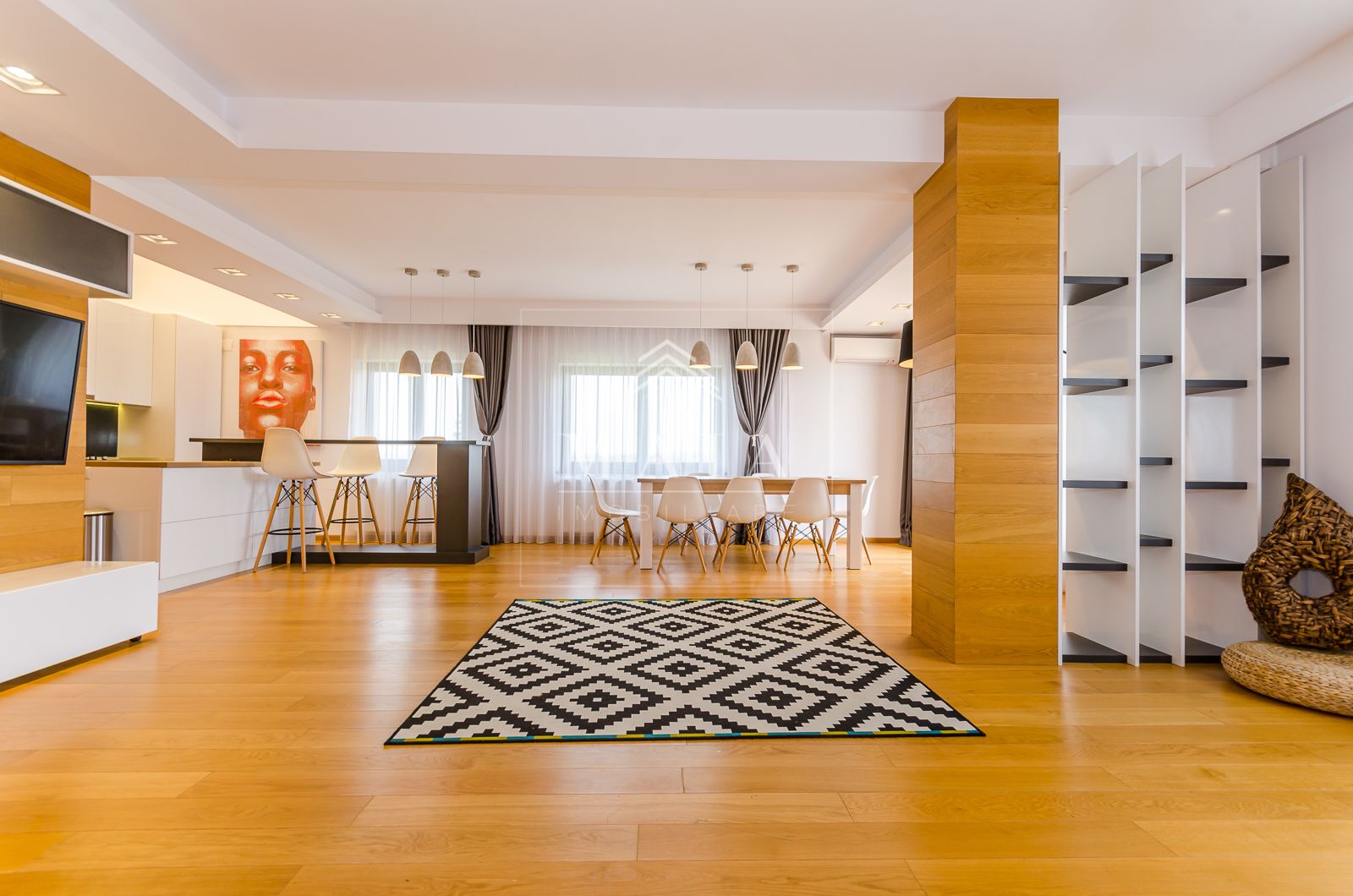 Penthouse cu vedere directa spre Parcul Sub Arini , parcare si terasa