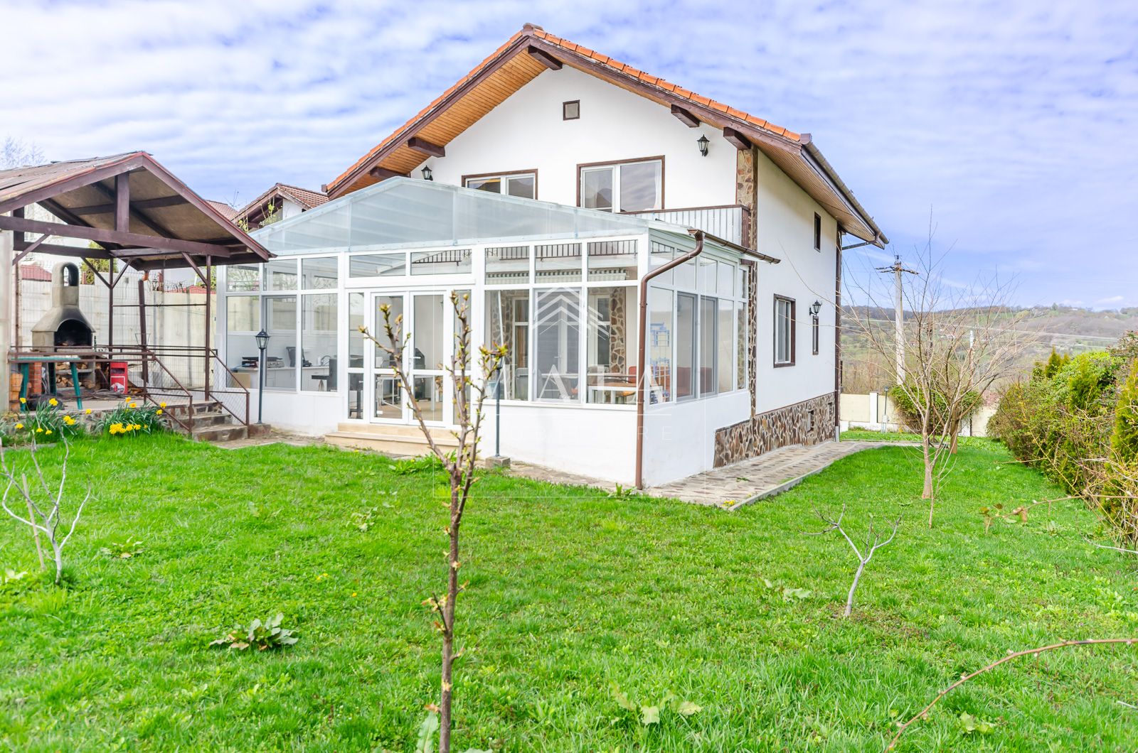 Casă individuală cu teren 900m, terasă, garaj, Cisnadie-10 km de Sibiu