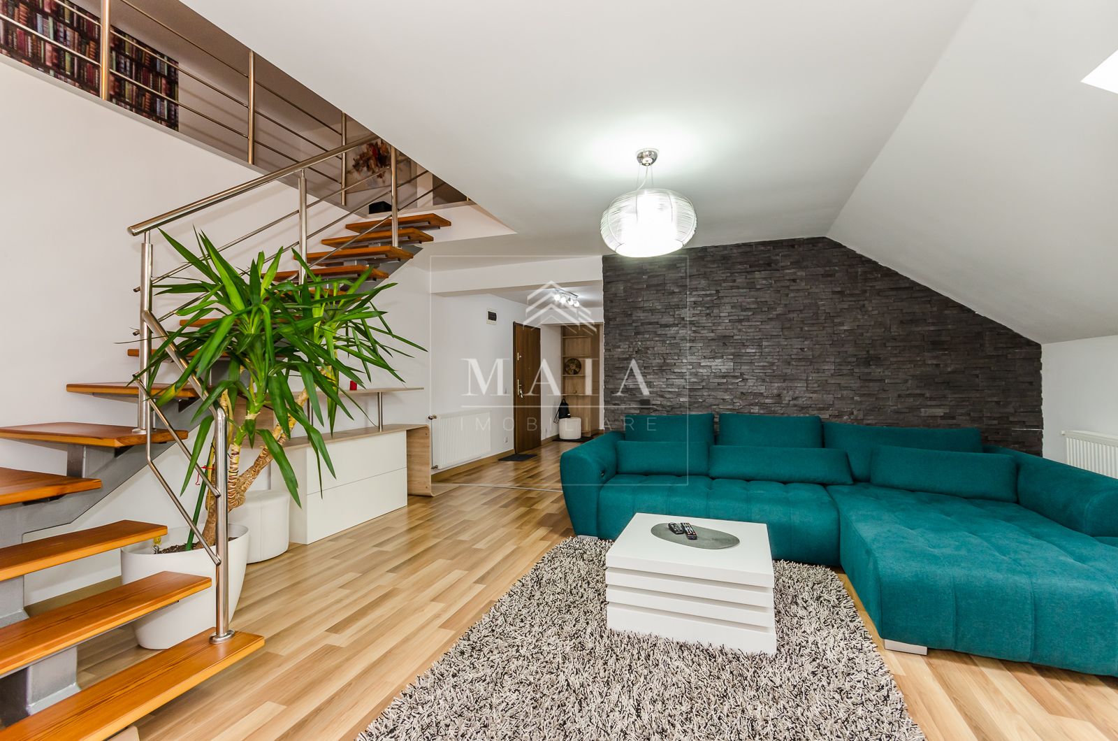 Apartament 4 camere, bloc tip vila, parcare, Nicolae Brana-Selimbar