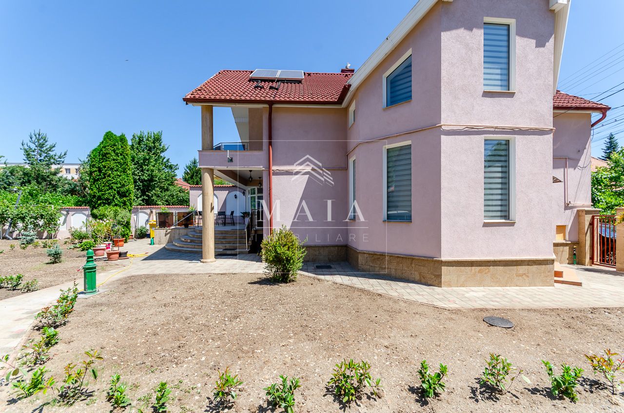 Casa spatioasa pe doua nivele, 7 camere, 3 bai,pivnita, Milea - centru