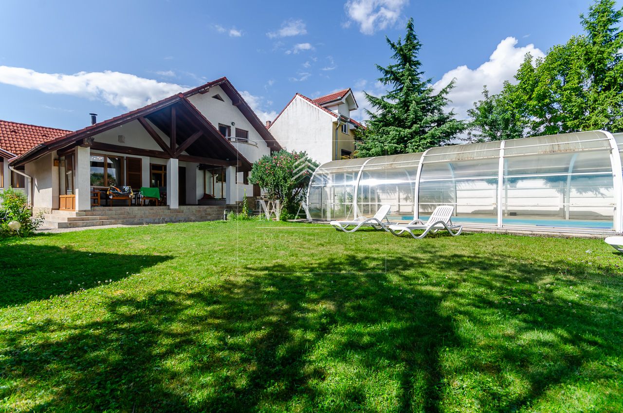 Casă individuala cu piscină și garaj, la 5 minute de Parcul Sub Arini