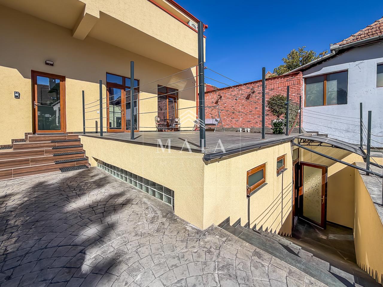 Spatiu 175 mp, terasa, cladire noua, zona Centrala